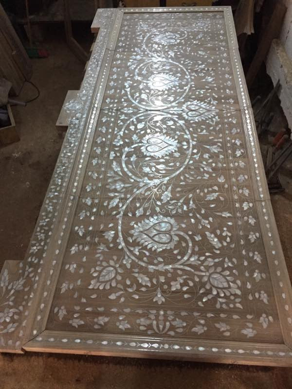 Luna Sombra – Sideboard inlaid with Mother of Pearl